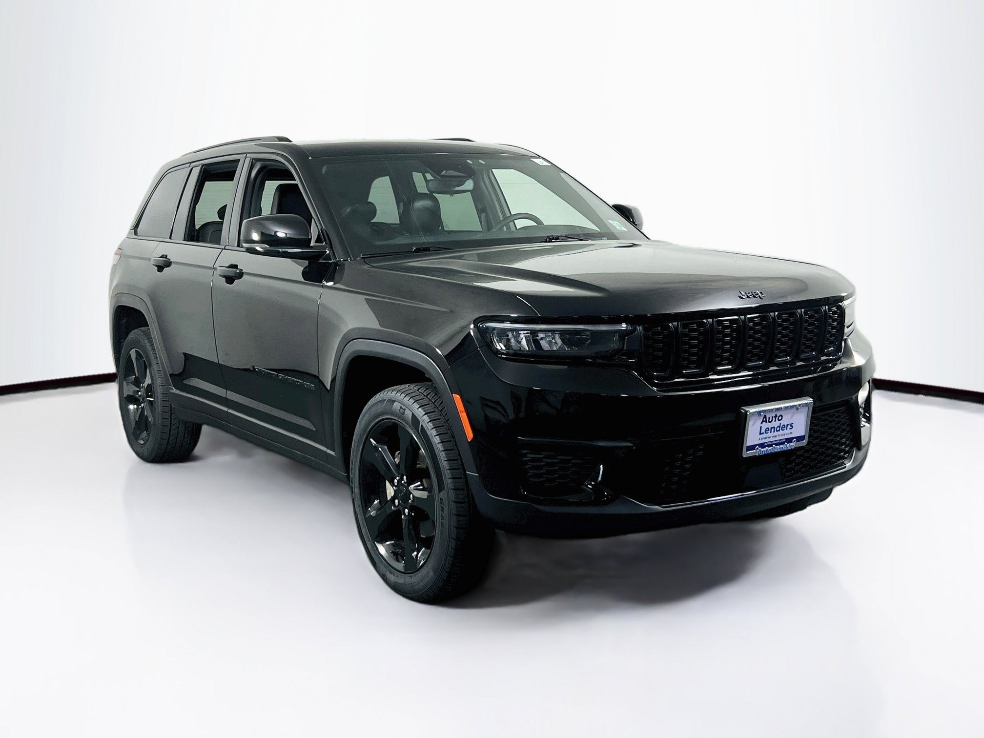 Used 2023 Jeep Grand Cherokee Altitude AWD/4WD image 3