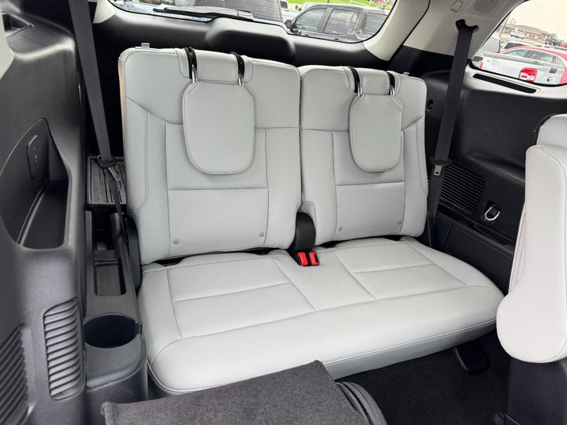 Used 2025 Ford Explorer Platinum w/ Ultimate Package AWD/4WD image 11