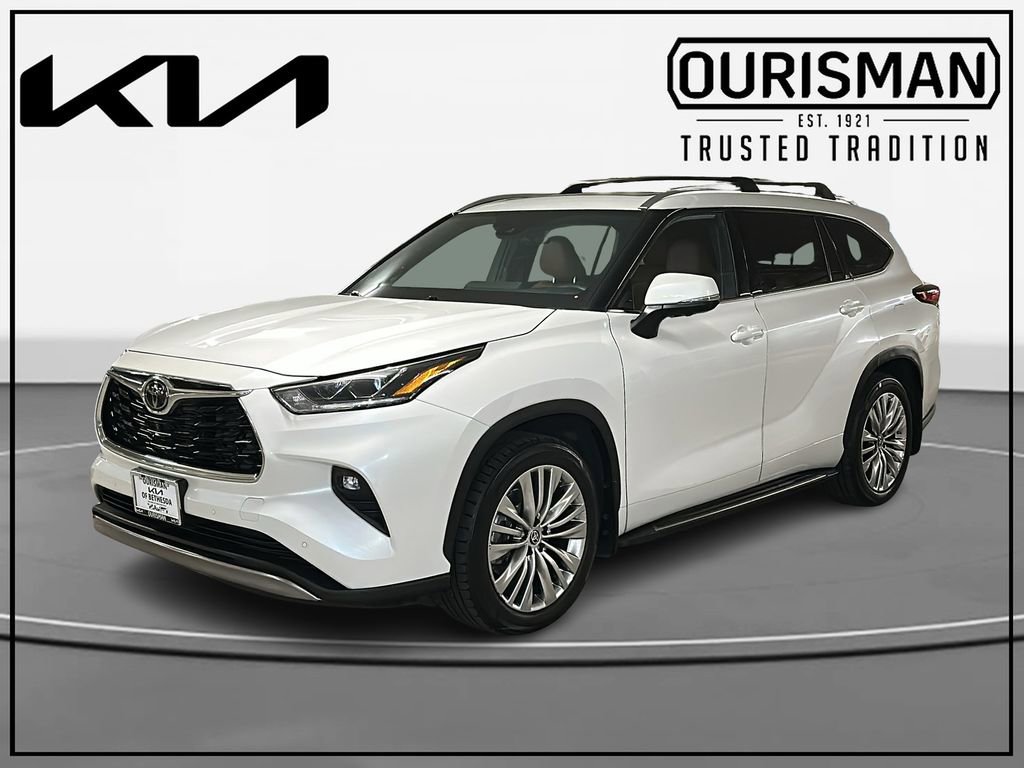 Used 2023 Toyota Highlander Platinum FWD image 2