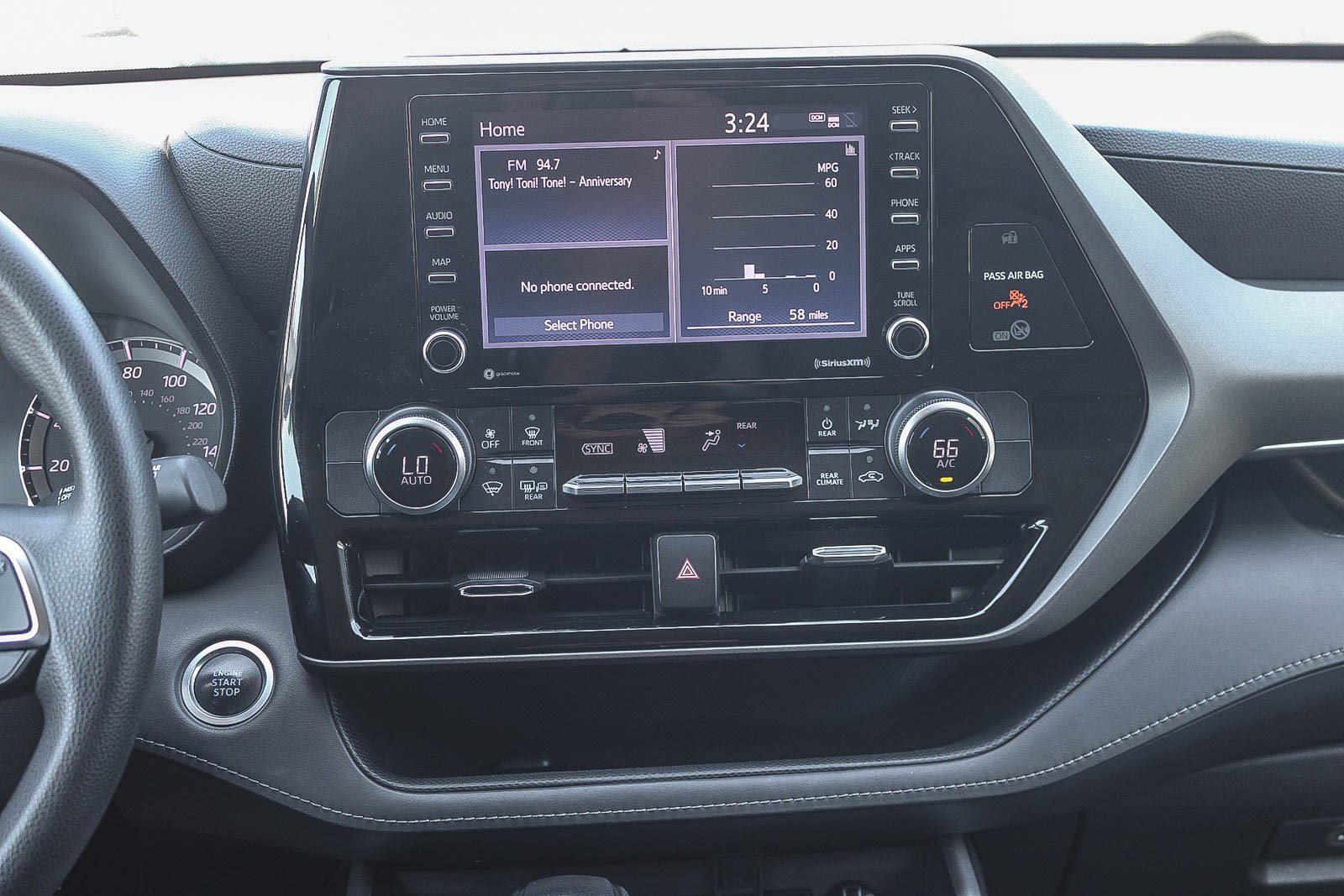 Used 2021 Toyota Highlander L FWD image 14