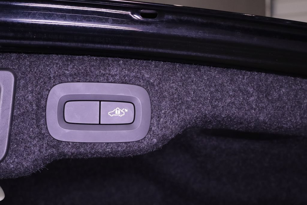 Used 2020 Volvo S60 T5 Momentum FWD image 35