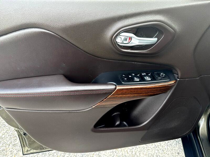 Used 2015 Jeep Cherokee Trailhawk w/ Comfort/Convenience Group image 19