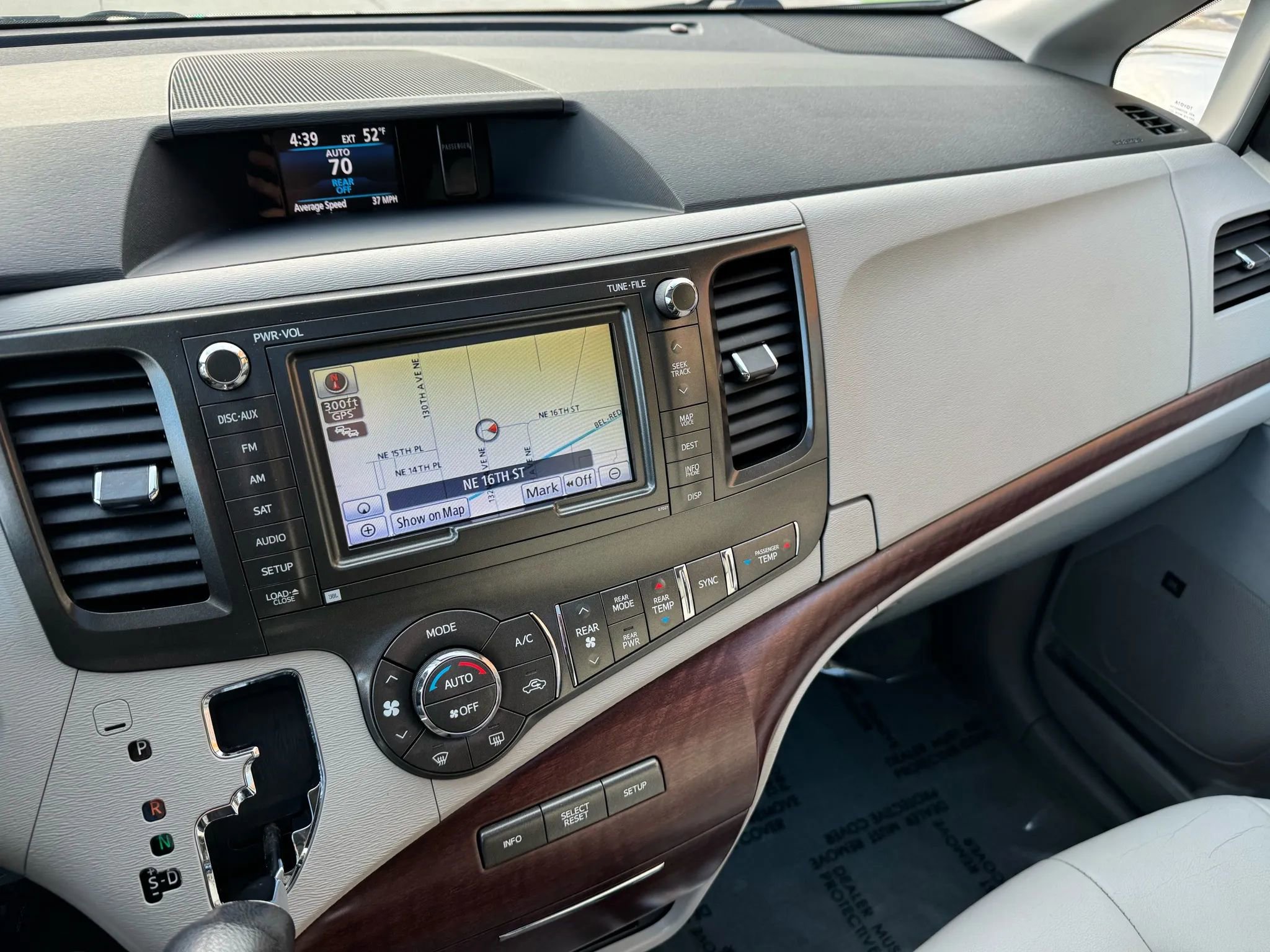 Used 2014 Toyota Sienna XLE w/ XLE Premium Package AWD/4WD image 29