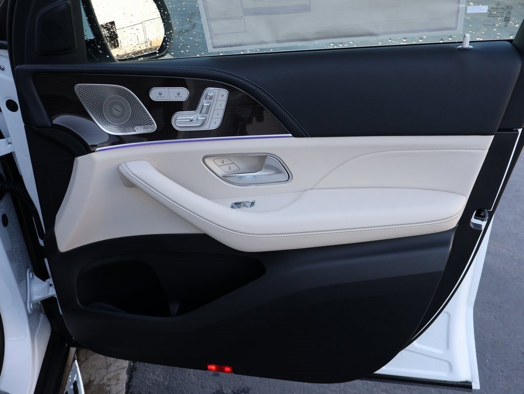 New 2026 Mercedes-Benz GLS 580 4MATIC image 14