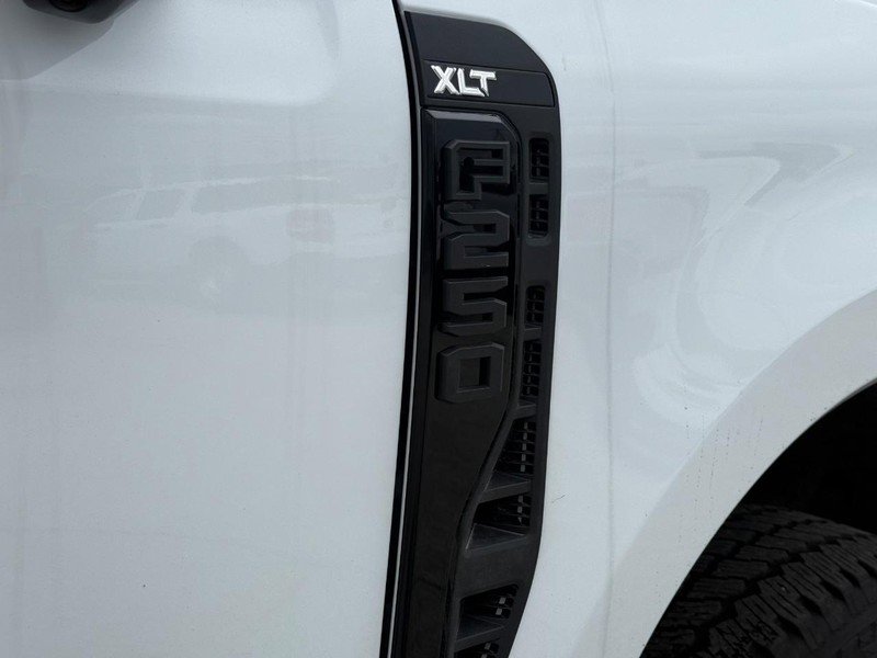 New 2026 Ford F250 XLT w/ XLT Premium Package AWD/4WD image 11