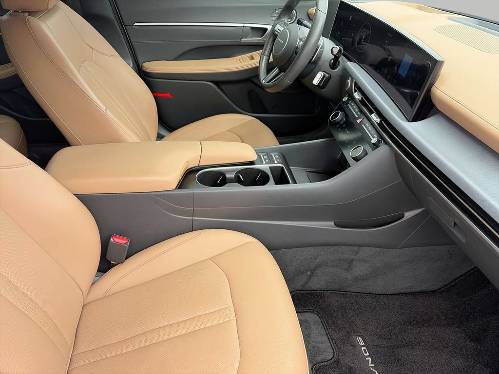 Used 2025 Hyundai Sonata Limited FWD image 8
