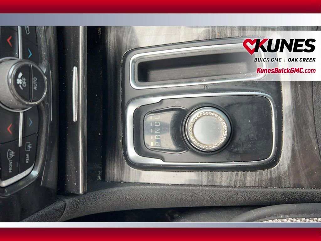 Used 2019 Chrysler 300 Touring w/ Sport Appearance Package image 17