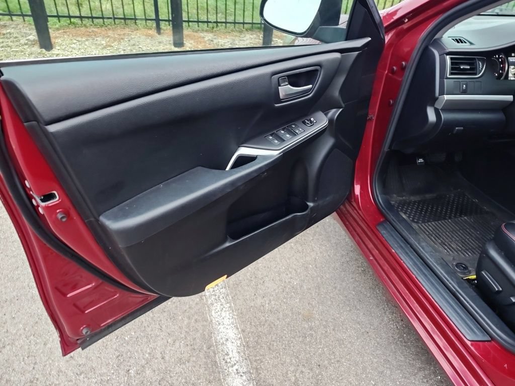 Used 2017 Toyota Camry SE FWD image 7