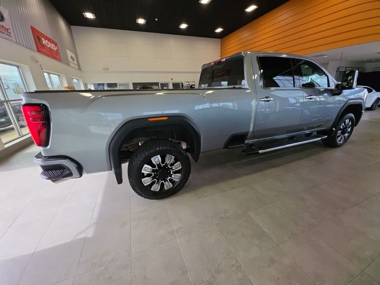 Used 2024 GMC Sierra 2500 Denali w/ Denali Reserve Package AWD/4WD image 7