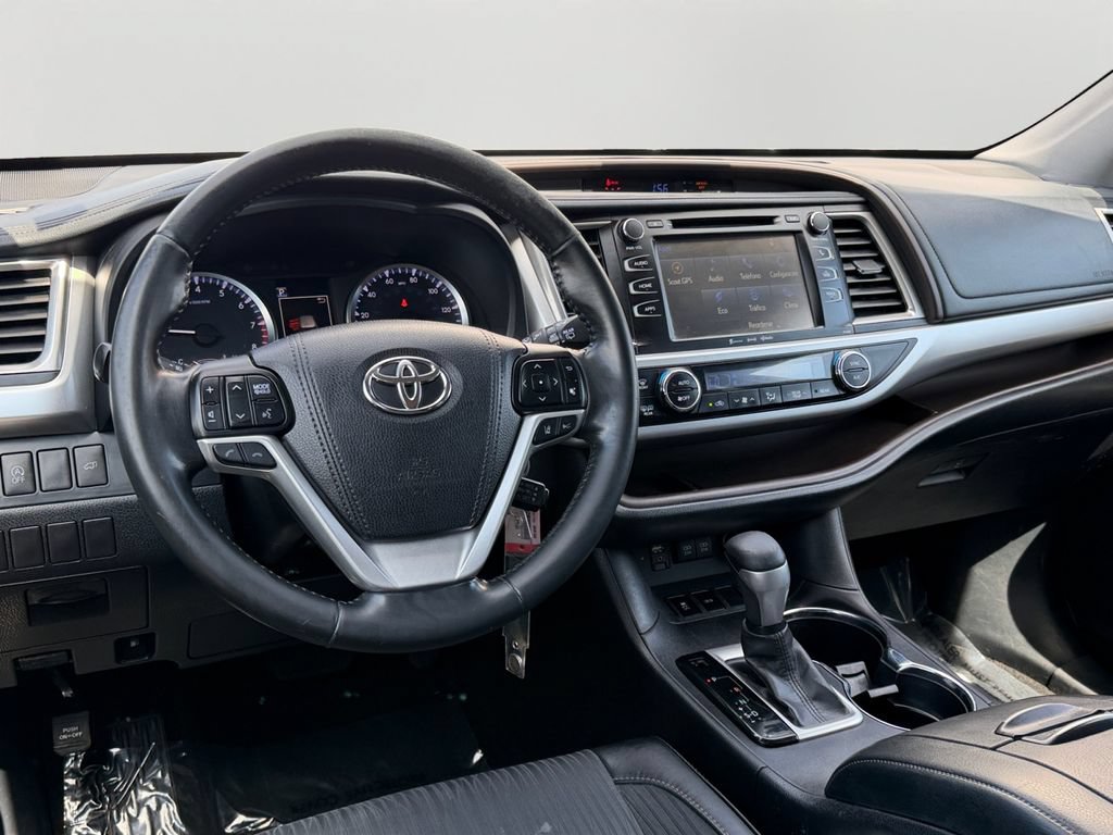 Used 2017 Toyota Highlander Plus FWD image 13