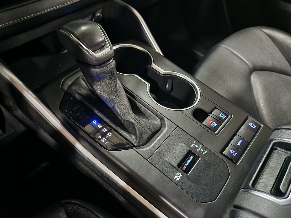 Used 2022 Toyota Highlander XLE FWD image 40