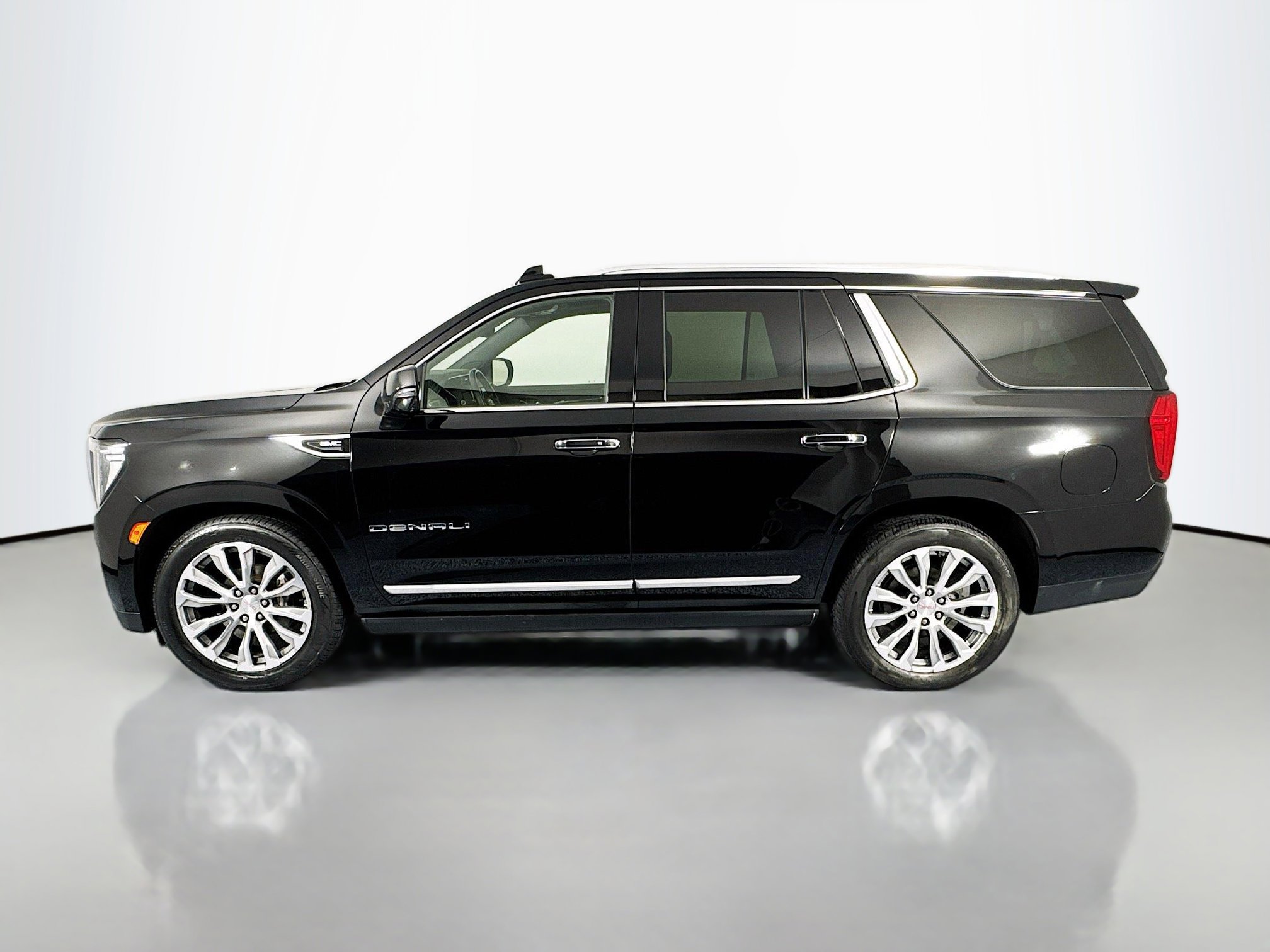 Used 2021 GMC Yukon Denali w/ Denali Ultimate Package image 8