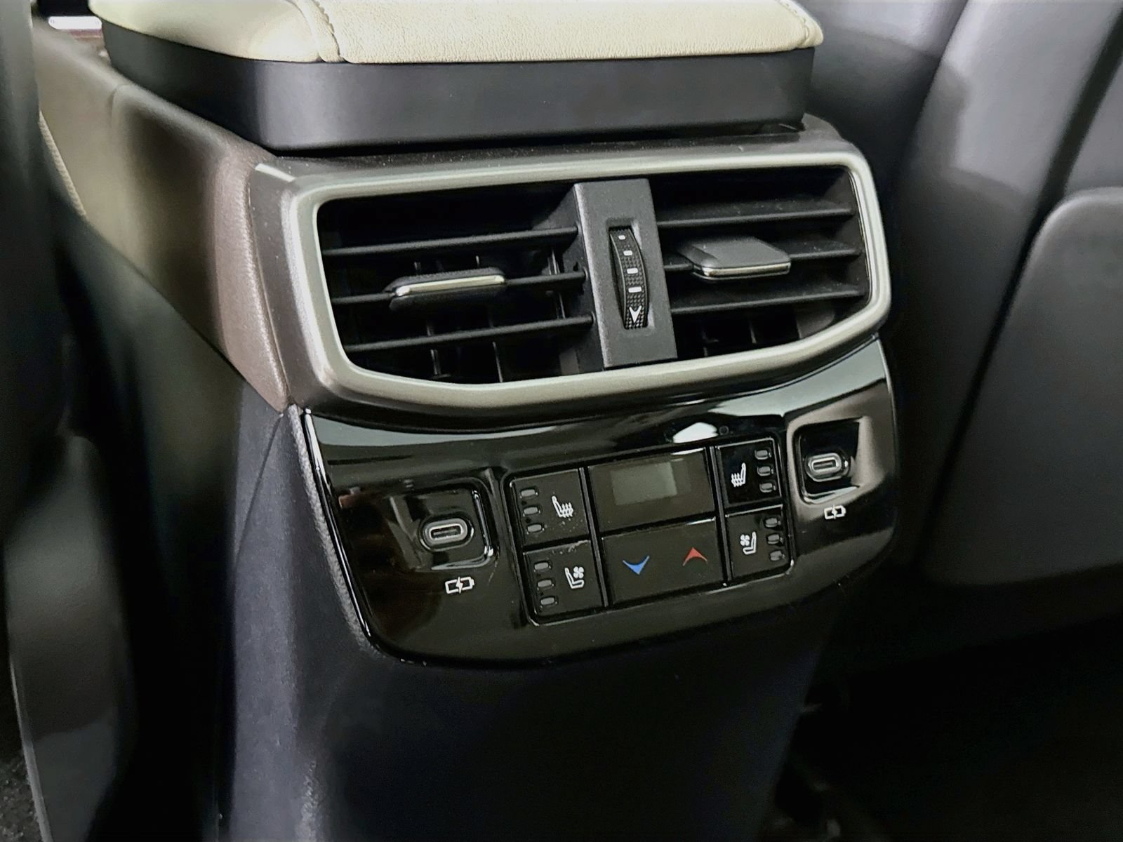 Used 2025 Lexus RX 450h AWD w/ Convenience Package image 27