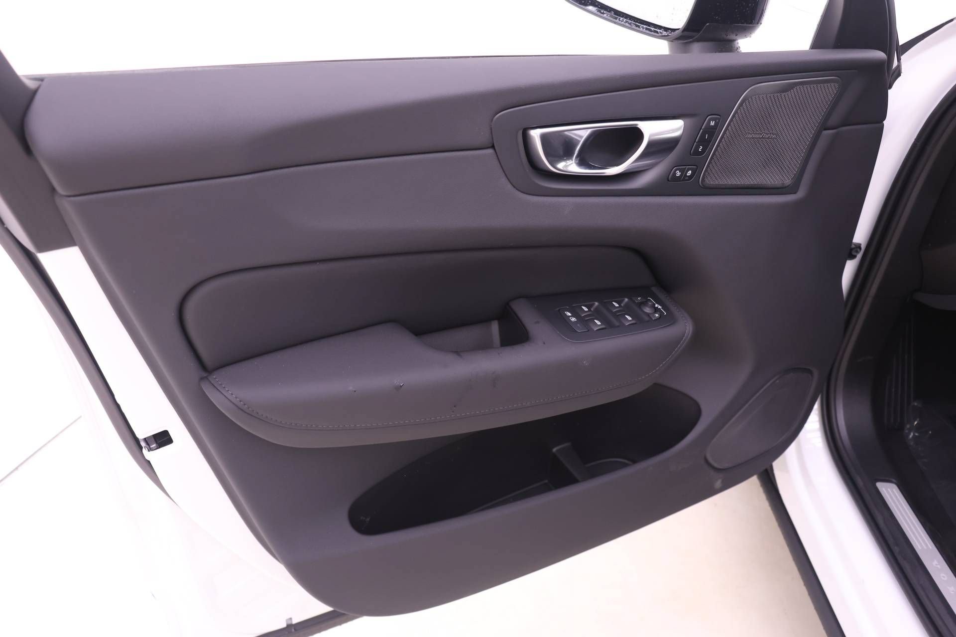 New 2026 Volvo XC60 T8 Ultra w/ Protection Package Premier AWD/4WD image 11