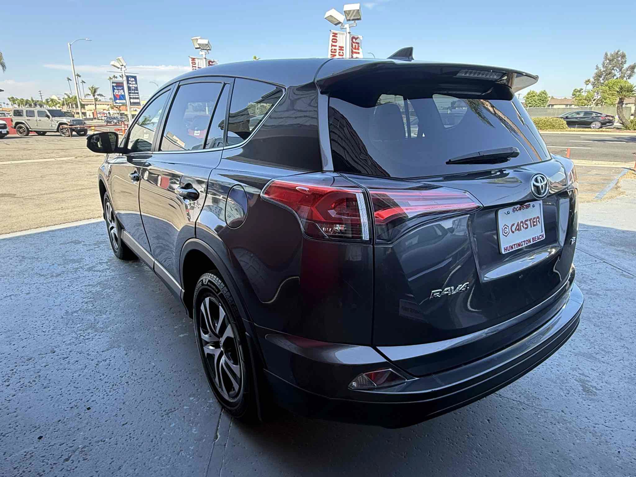 Used 2018 Toyota RAV4 LE w/ All Weather Liner Package FWD image 11