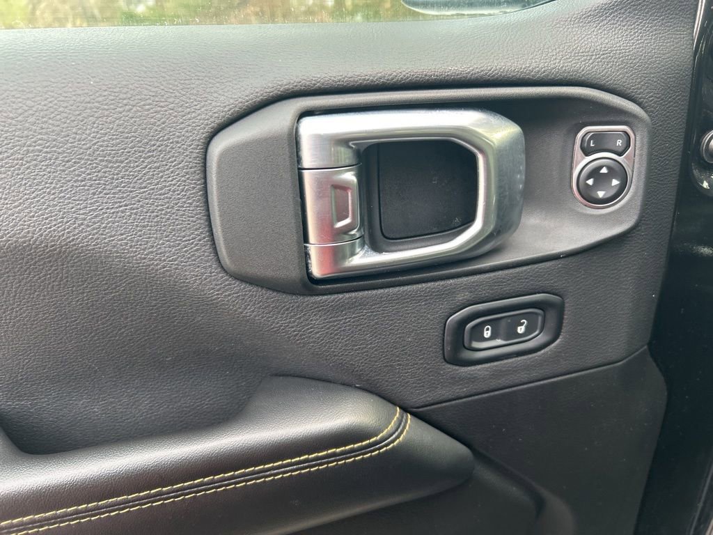 Used 2024 Jeep Wrangler Sahara image 15