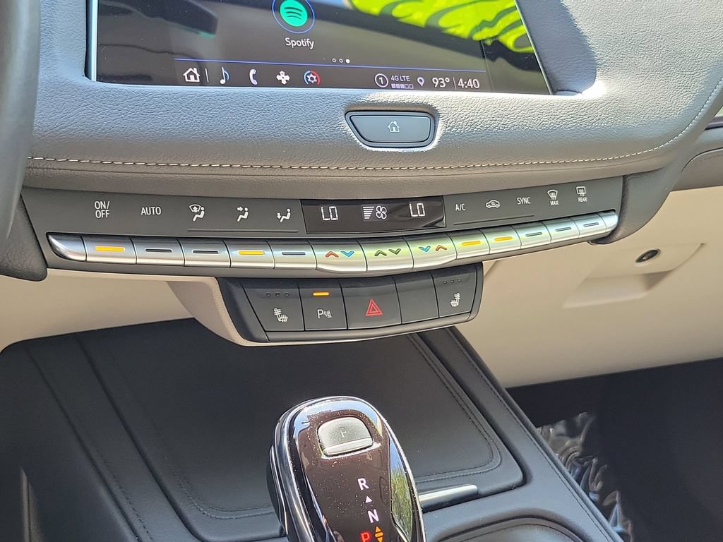Used 2023 Cadillac XT4 Luxury w/ Cold Weather Package FWD image 30