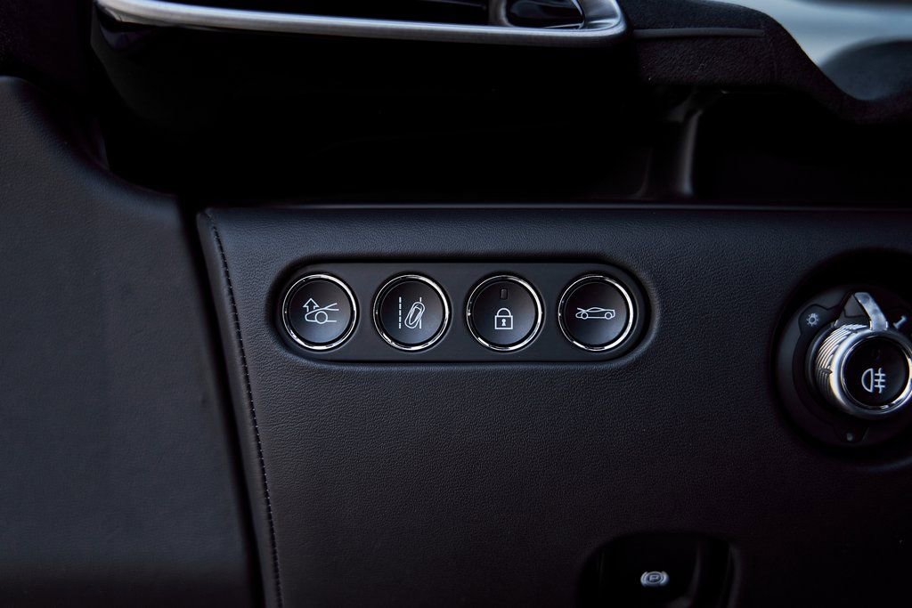 Used 2025 McLaren Artura Spider RWD image 52