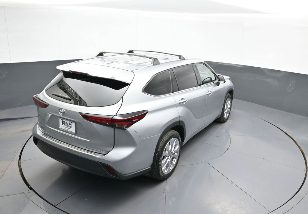 Certified 2024 Toyota Highlander Limited AWD/4WD image 40