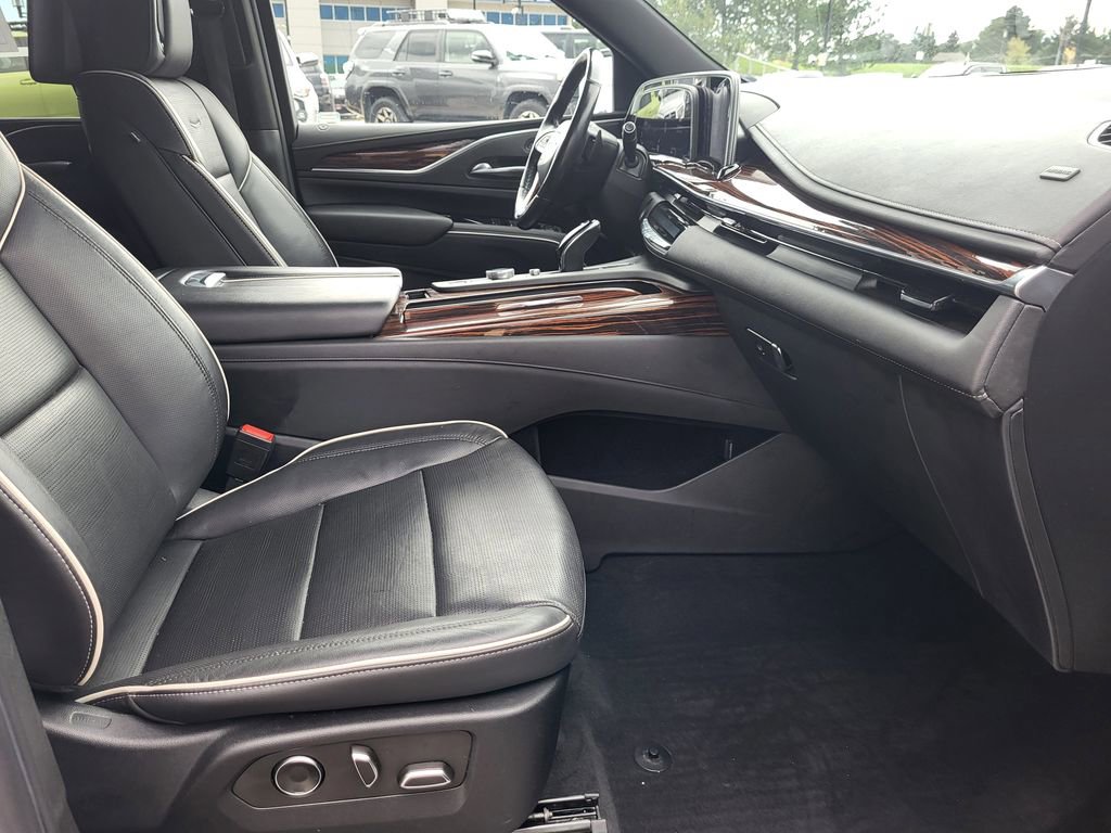 Used 2021 Cadillac Escalade Premium Luxury image 18