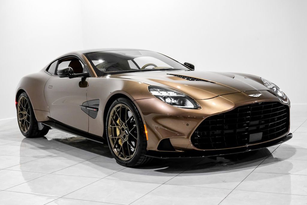 Used 2025 Aston Martin Vanquish image 3