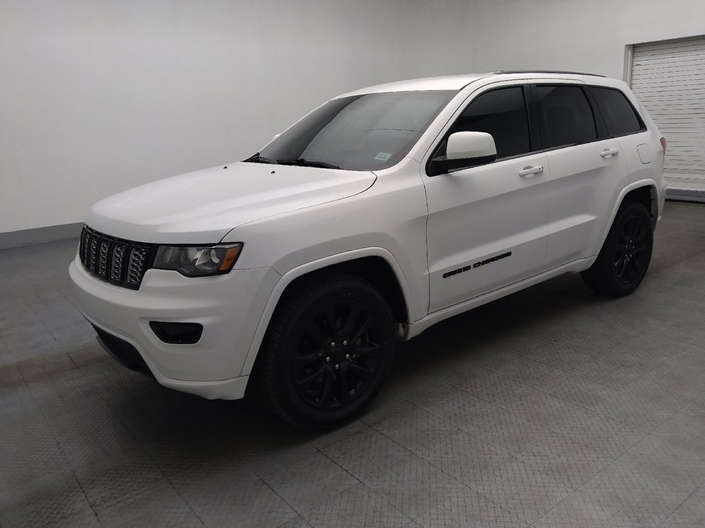 Used 2019 Jeep Grand Cherokee Altitude image 2