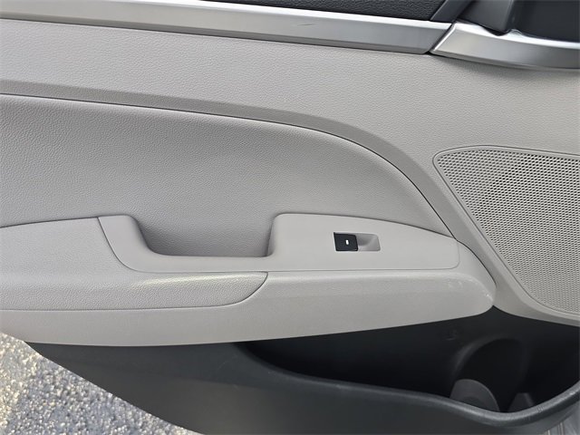 Used 2020 Hyundai Elantra Limited image 12