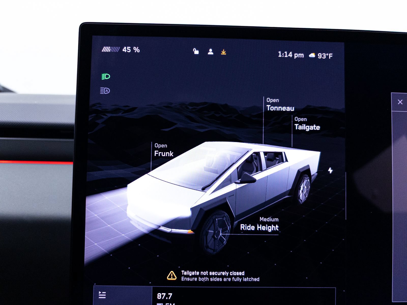 Used 2024 Tesla Cybertruck AWD Crew Cab image 23