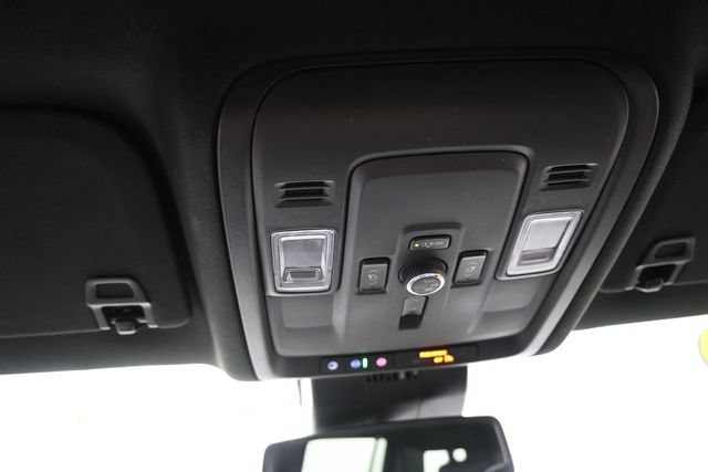Used 2025 GMC Yukon XL Denali AWD/4WD image 12