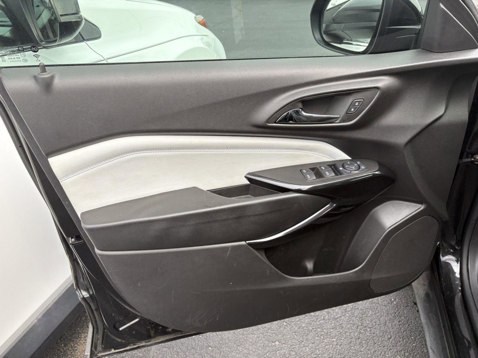 Used 2025 Chevrolet Trax LT w/ Driver Confidence Package image 3
