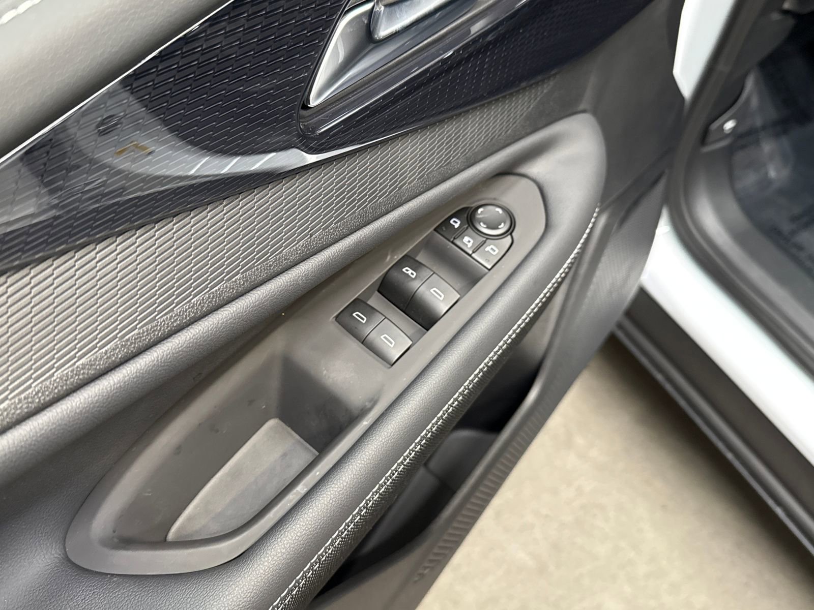 New 2026 Chevrolet Blazer EV LT image 12