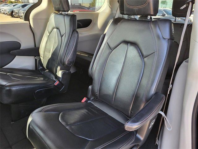 Used 2020 Chrysler Pacifica Touring-L w/ Advanced Safetytec Group image 13