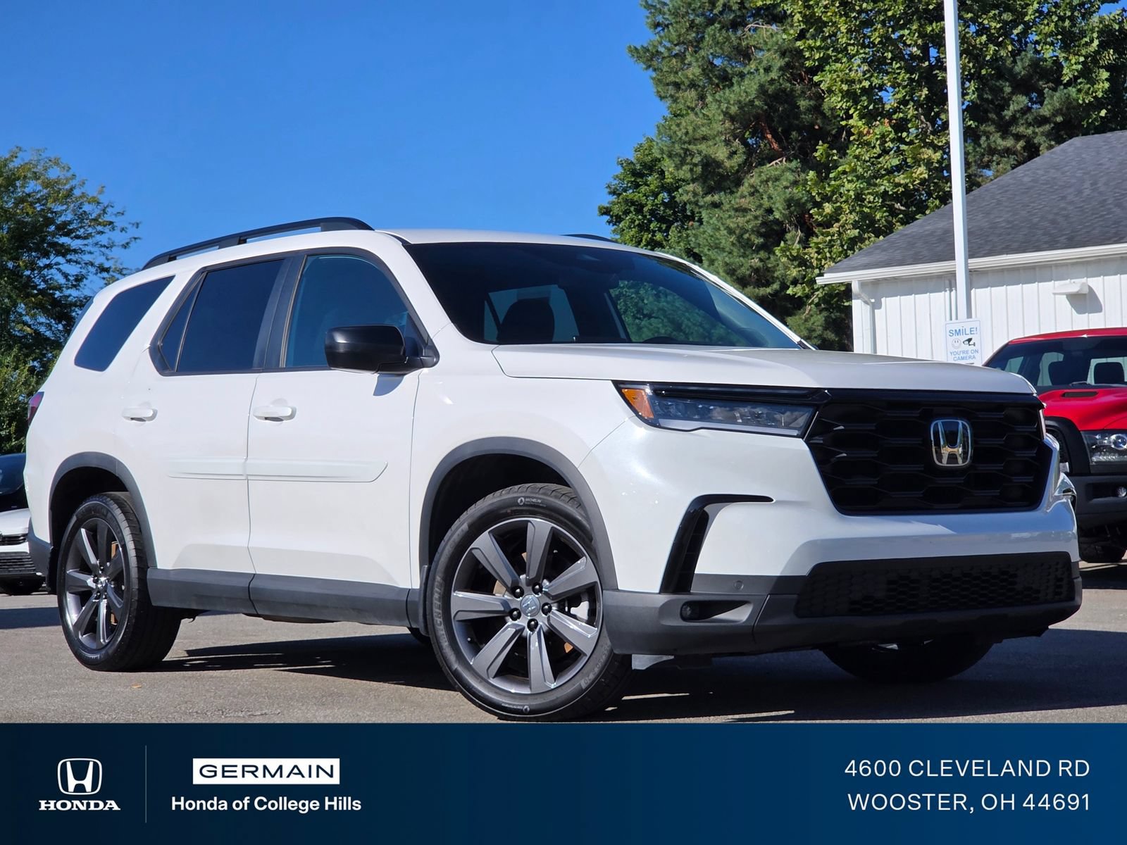 Used 2025 Honda Pilot Sport image 3