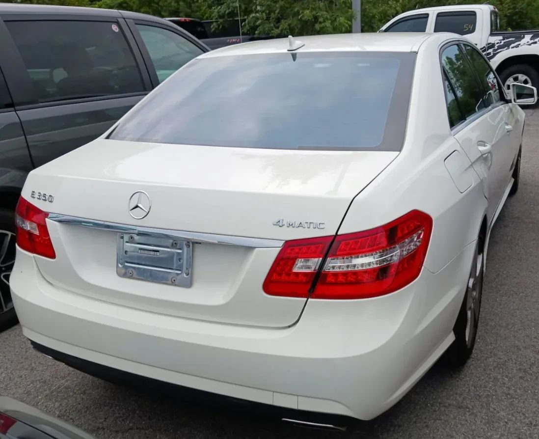 Used 2010 Mercedes-Benz E 350 4MATIC Sedan image 3