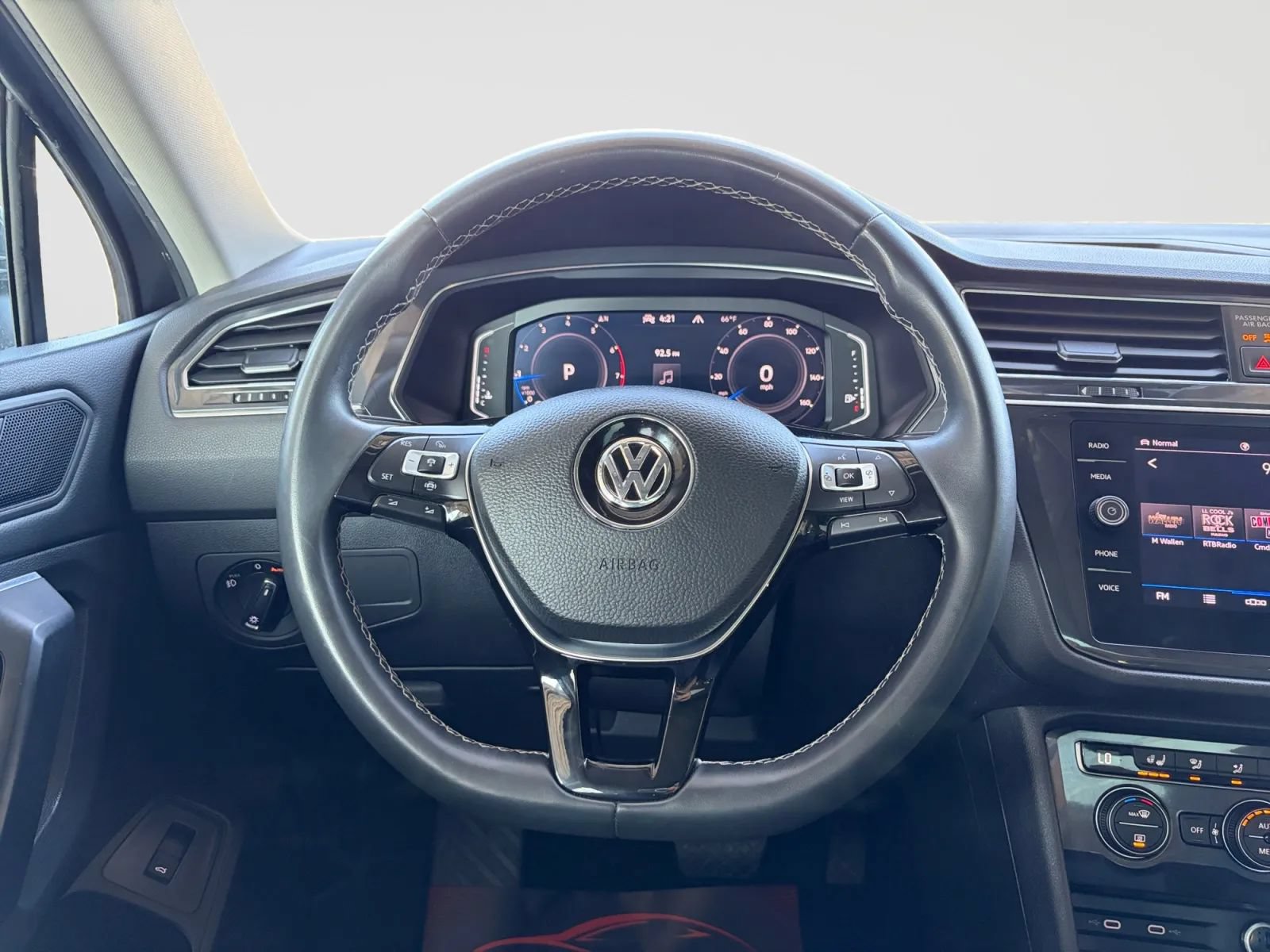 Used 2021 Volkswagen Tiguan SEL AWD/4WD image 29