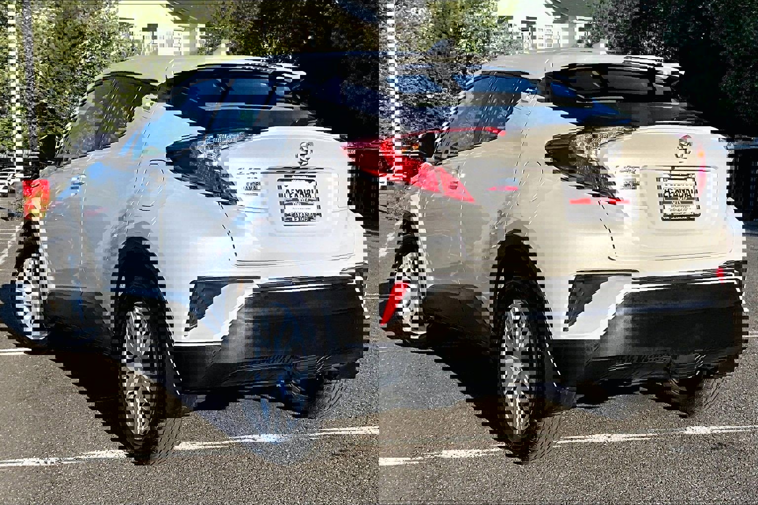 Used 2021 Toyota C-HR LE FWD image 10