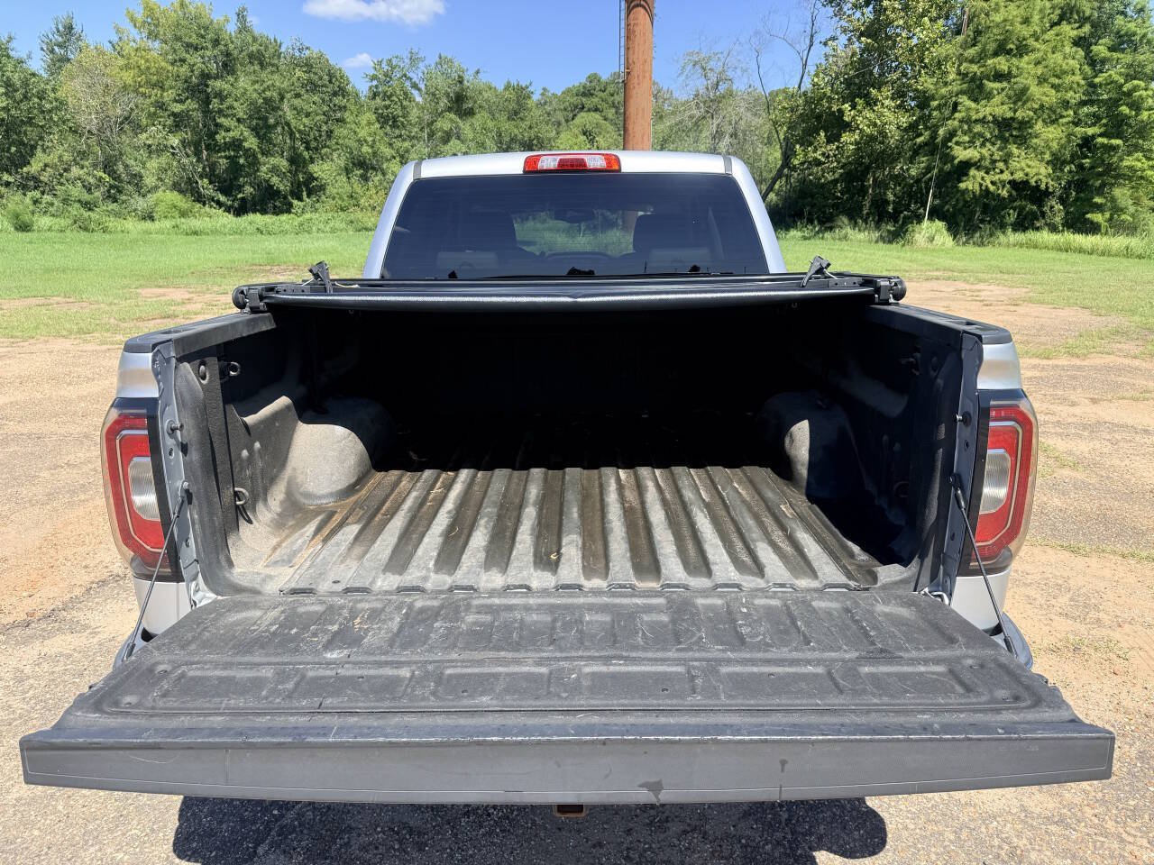 Used 2017 GMC Sierra 1500 SLT w/ Suspension Package, Off-Road AWD/4WD image 10