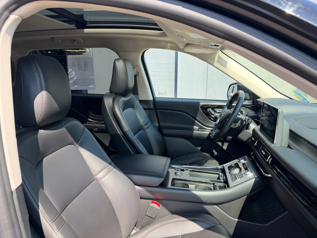 Used 2024 Lincoln Aviator AWD w/ Premium Package image 9