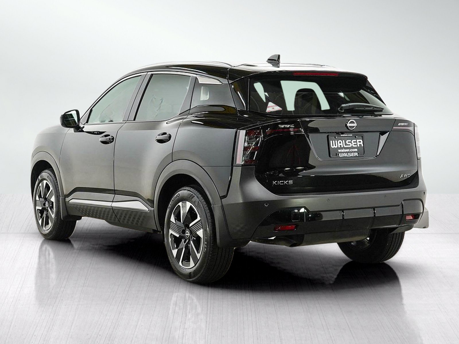Used 2025 Nissan Kicks SV w/ SV Premium Package AWD/4WD image 4