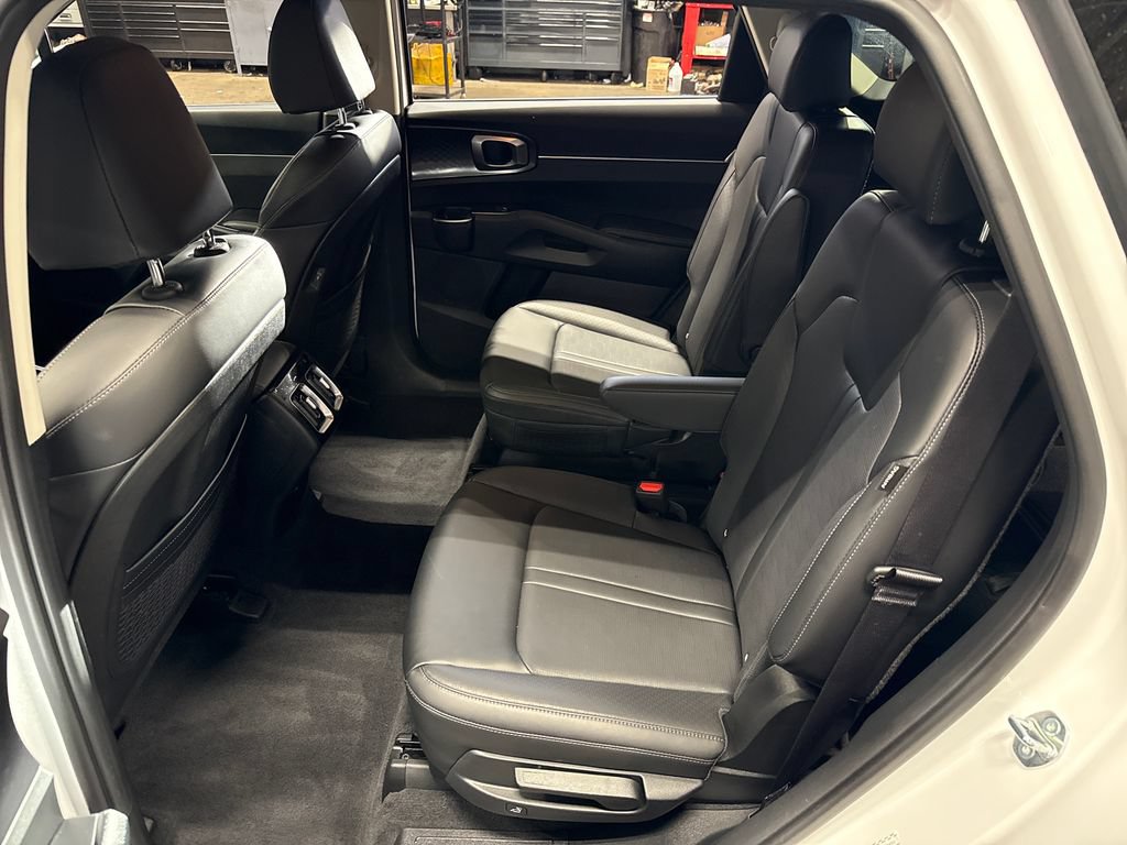 Used 2025 Kia Sorento EX AWD/4WD image 11