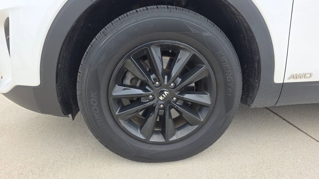 Used 2019 Kia Sorento LX image 10