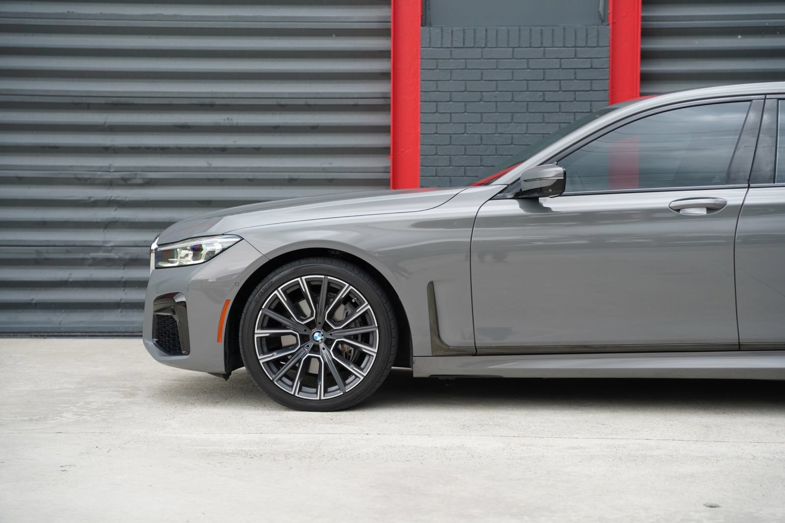 Used 2022 BMW 740i w/ M Sport Package RWD image 10