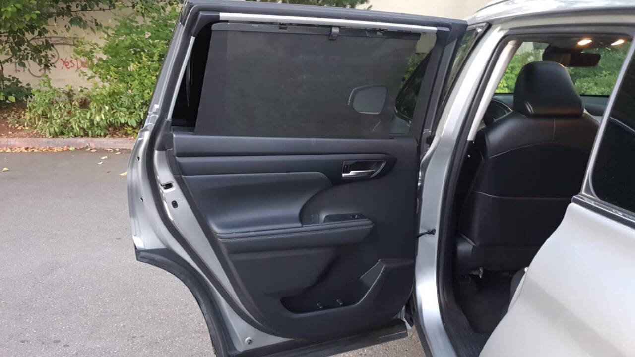 Used 2021 Toyota Highlander XLE image 23