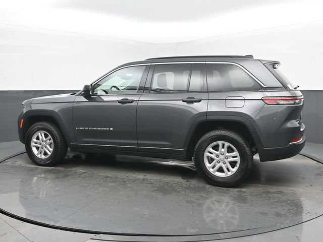 Used 2024 Jeep Grand Cherokee Laredo AWD/4WD image 3