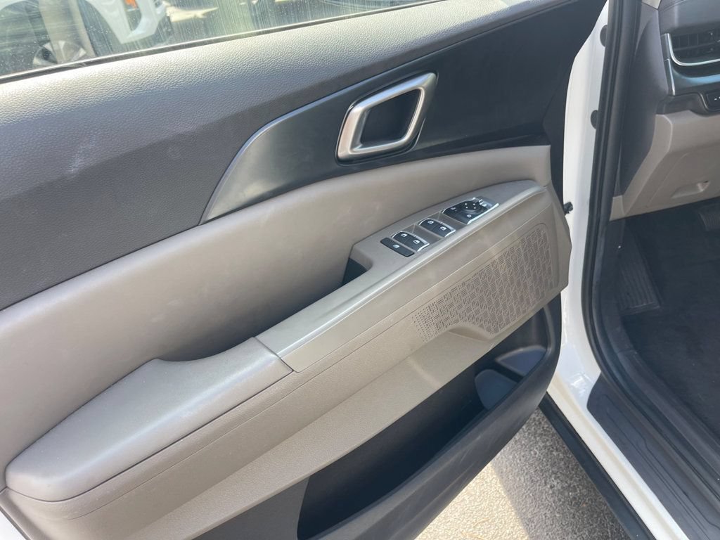 Used 2026 Kia Carnival FWD image 11