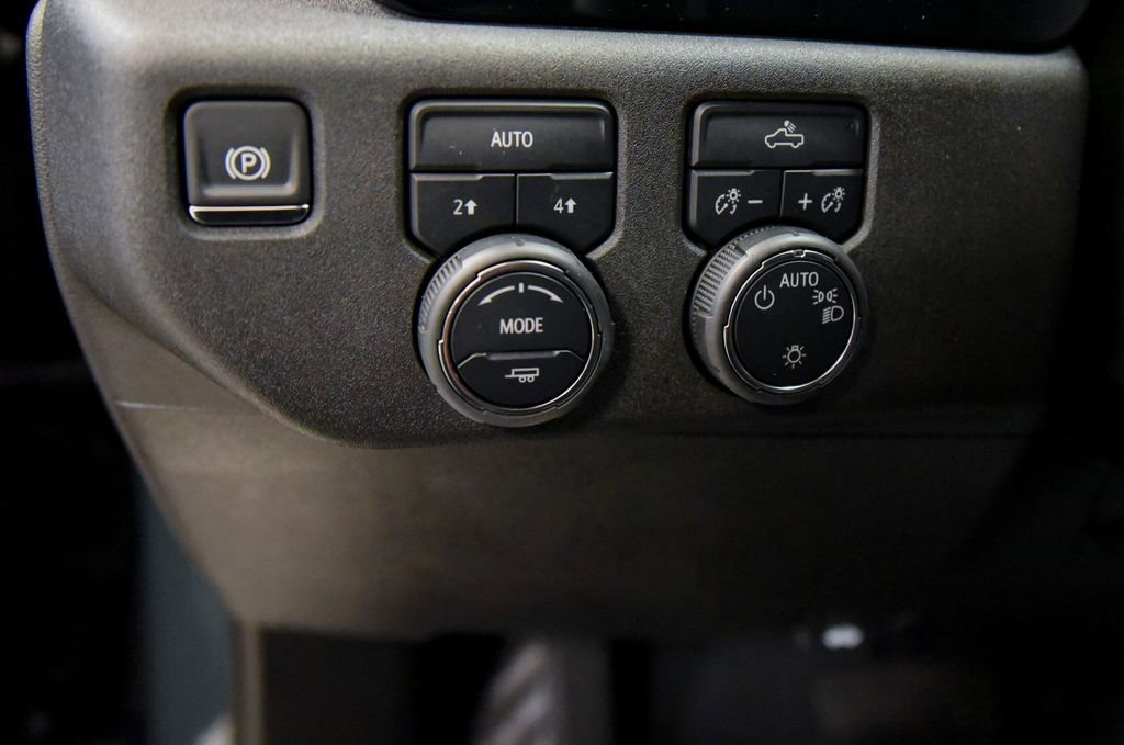 Used 2025 Chevrolet Silverado 1500 LT image 18