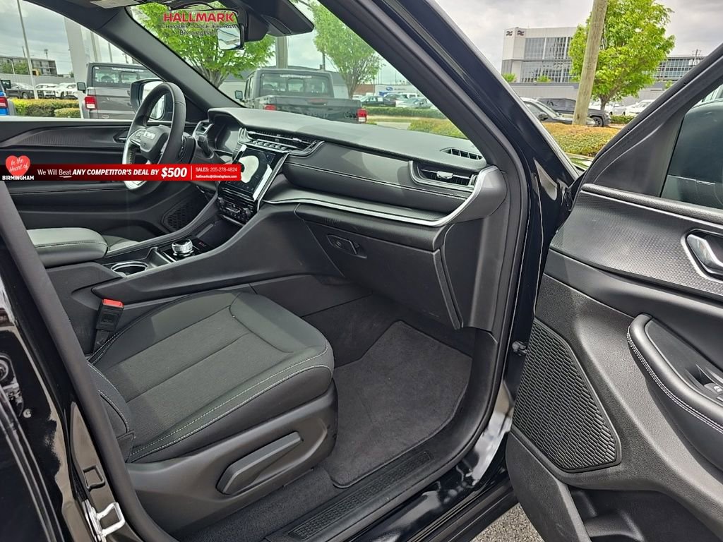 Used 2025 Jeep Grand Cherokee 4WD image 19