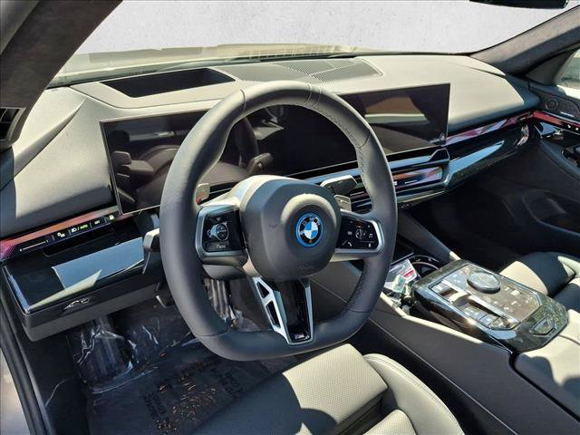 New 2026 BMW 550e xDrive AWD/4WD image 3