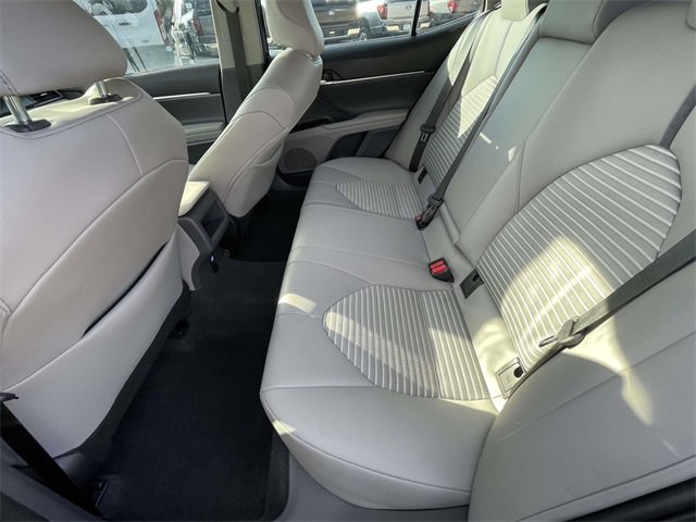 Used 2024 Toyota Camry SE image 11