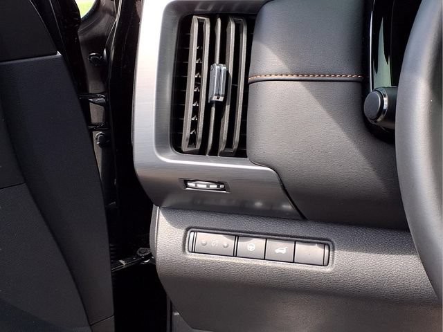Used 2025 Nissan Pathfinder Rock Creek AWD/4WD image 15